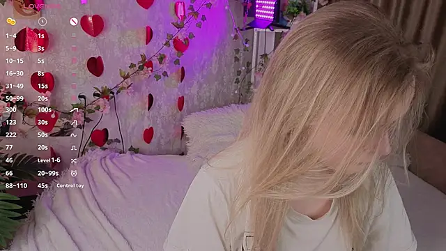 Snapshot of MicheleHonas chatting on February 25, 4:05 pm MicheleHonas online show from February 25, 4:05 pm