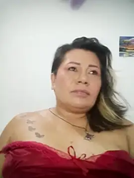 Snapshot of angi_daw chatting on April 23, 2:13 am angi daw online show from April 23, 2:13 am