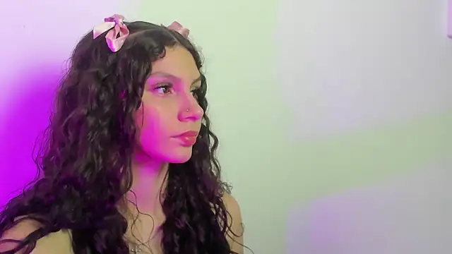 cloee20  online show from December 19, 2:18 am