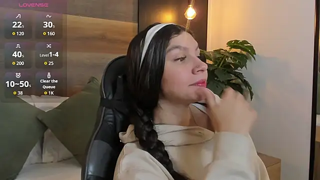 cloee20  online show from February 3, 2:53 am