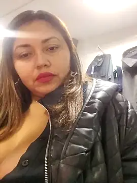 Snapshot of la_beba20 chatting on December 4, 11:02 pm la beba20 online show from December 4, 11:02 pm