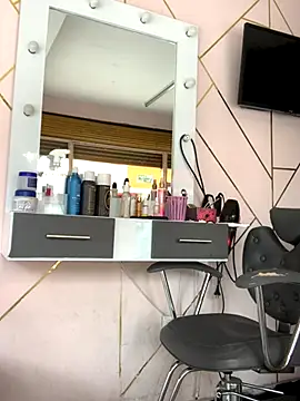 XIIMENA7 online show from November 14, 6:28 pm