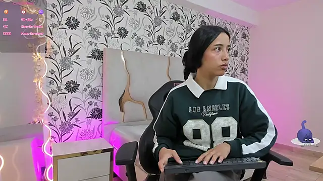 Snapshot of Joselyn_tay chatting on March 7, 12:13 pm Joselyn tay online show from March 7, 12:13 pm