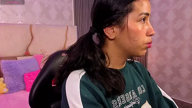 Snapshot of Joselyn_tay chatting on April 30, 12:33 pm Joselyn tay online show from April 30, 12:33 pm