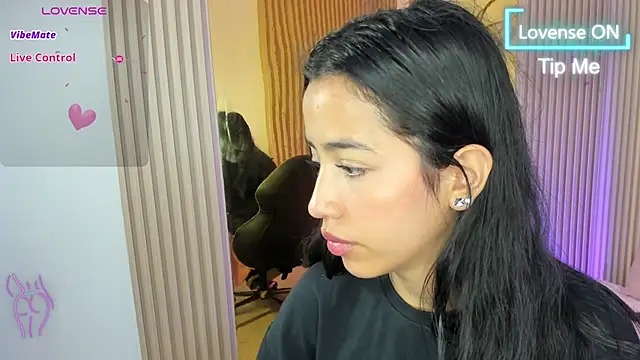 Snapshot of Joselyn_tay chatting on June 4, 12:11 pm Joselyn tay online show from June 4, 12:11 pm