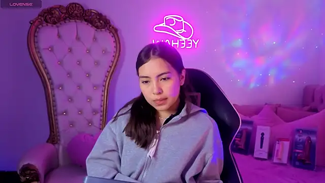 ISABELA TAY online show from June 13, 11:52 am