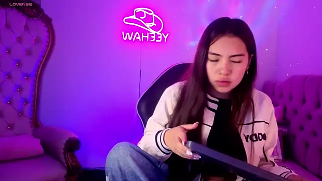 ISABELA TAY online show from July 6, 11:51 am