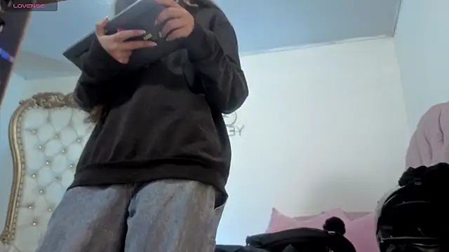ISABELA TAY online show from July 27, 11:39 am