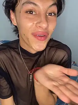 Snapshot of apolo_smith001 chatting on November 15, 6:59 pm apolo smith001 online show from November 15, 6:59 pm