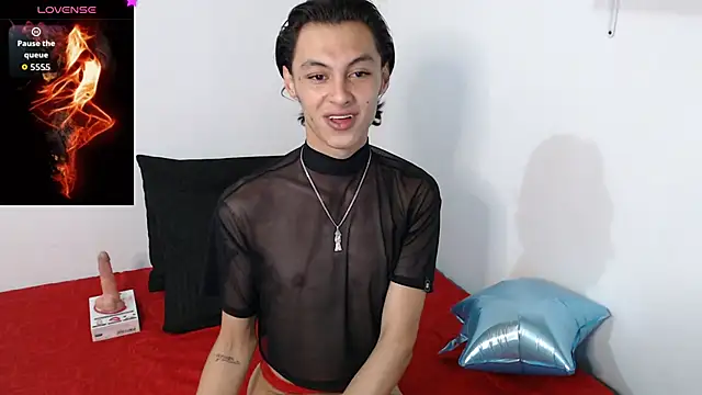 Snapshot of apolo_smith001 chatting on December 5, 2:09 am apolo smith001 online show from December 5, 2:09 am