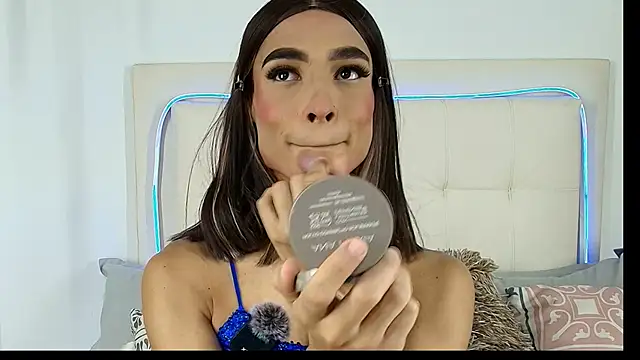 Daphne Hills online show from February 19, 5:53 pm