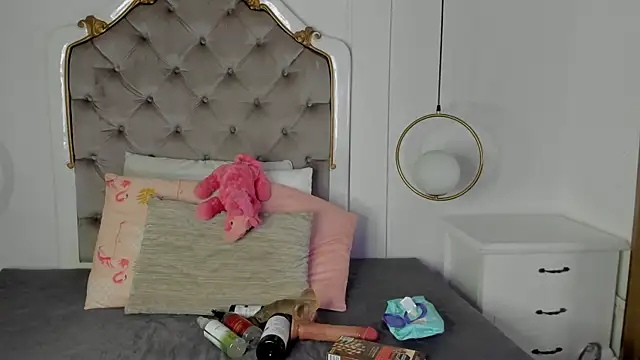 fallon grey online show from February 6, 7:50 pm