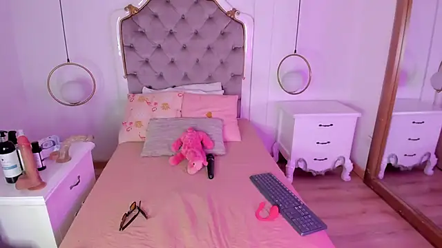 fallon grey online show from February 10, 7:40 pm