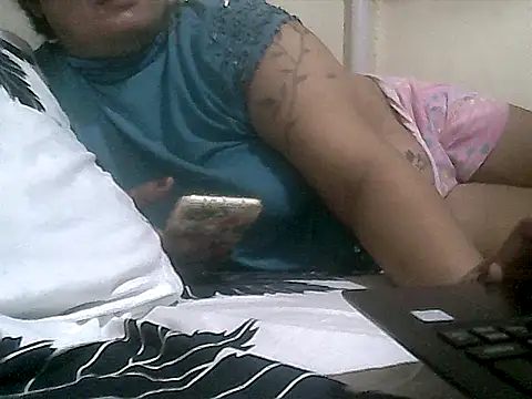 Snapshot of loriepinay46 chatting on November 17, 2:01 pm loriepinay46 online show from November 17, 2:01 pm