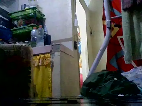 Snapshot of loriepinay46 chatting on November 26, 10:05 am loriepinay46 online show from November 26, 10:05 am