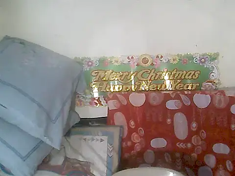 Snapshot of loriepinay46 chatting on December 3, 12:14 pm loriepinay46 online show from December 3, 12:14 pm