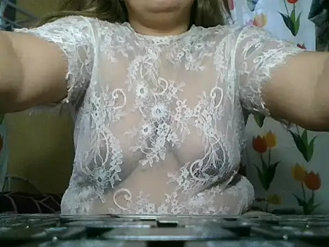 loriepinay46 online show from May 30, 9:45 pm