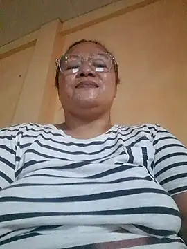 loriepinay46 online show from June 18, 9:09 am