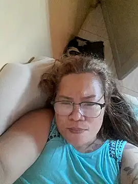 loriepinay46 online show from June 19, 10:35 pm