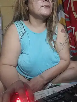 loriepinay46 online show from July 28, 8:52 pm