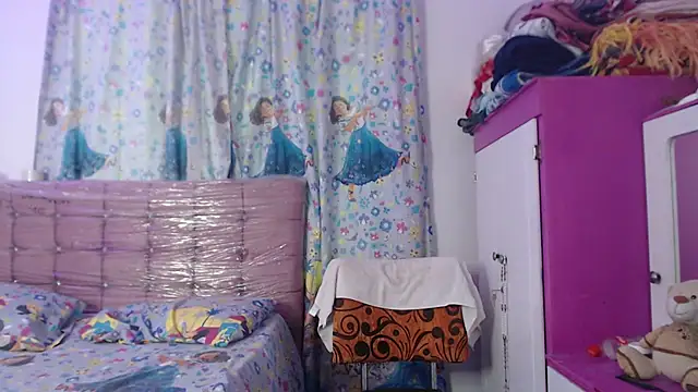 AishaOwens online show from December 18, 7:31 pm