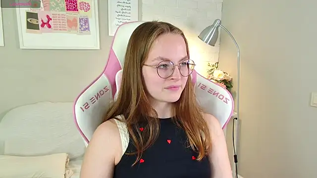 Snapshot of MadisonSmitt chatting on November 12, 11:32 am MadisonSmitt online show from November 12, 11:32 am