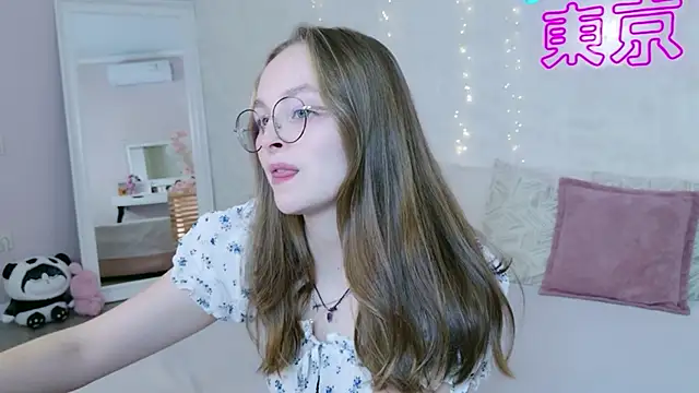 Snapshot of MadisonSmitt chatting on November 24, 5:18 am MadisonSmitt online show from November 24, 5:18 am