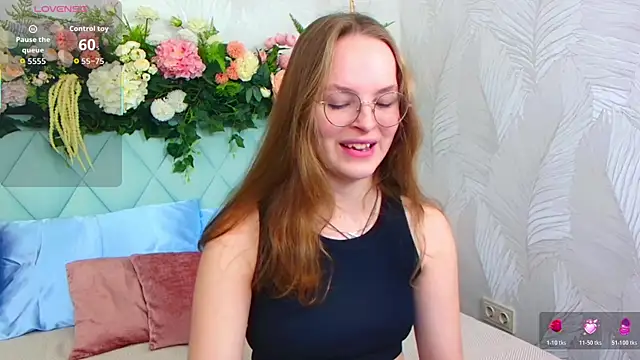 Snapshot of MadisonSmitt chatting on December 2, 5:13 am MadisonSmitt online show from December 2, 5:13 am