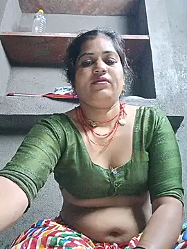 Snapshot of Hot_kamla chatting on August 6, 7:49 pm Hot kamla online show from August 6, 7:49 pm