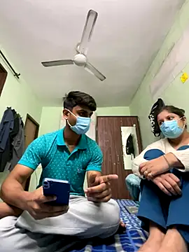 Snapshot of Cute_hotzara chatting on November 19, 4:45 am Cute hotzara online show from November 19, 4:45 am