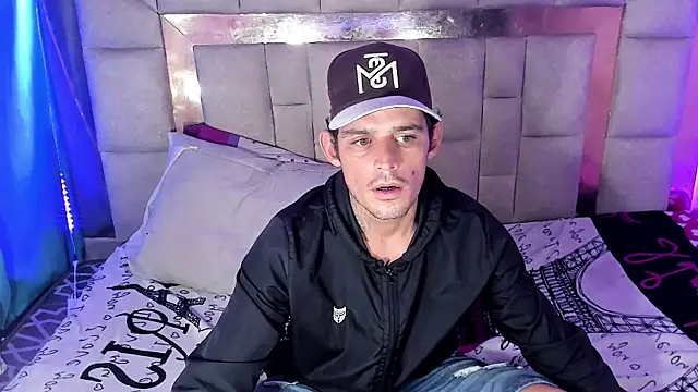 Snapshot of Sexybigjefffx chatting on November 13, 6:40 pm Sexybigjefffx online show from November 13, 6:40 pm