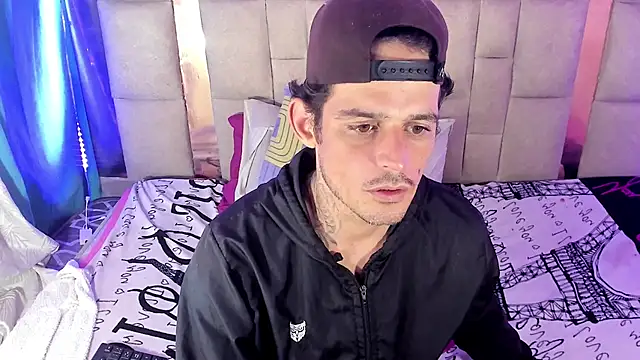 Snapshot of Sexybigjefffx chatting on November 14, 8:18 pm Sexybigjefffx online show from November 14, 8:18 pm