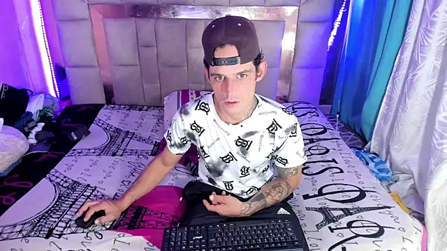 Snapshot of Sexybigjefffx chatting on November 21, 10:08 pm Sexybigjefffx online show from November 21, 10:08 pm