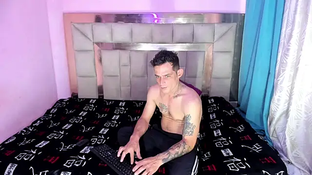 Snapshot of Sexybigjefffx chatting on December 4, 9:01 pm Sexybigjefffx online show from December 4, 9:01 pm