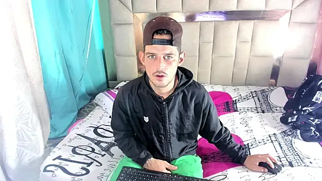 Snapshot of Sexybigjefffx chatting on December 15, 6:34 pm Sexybigjefffx online show from December 15, 6:34 pm