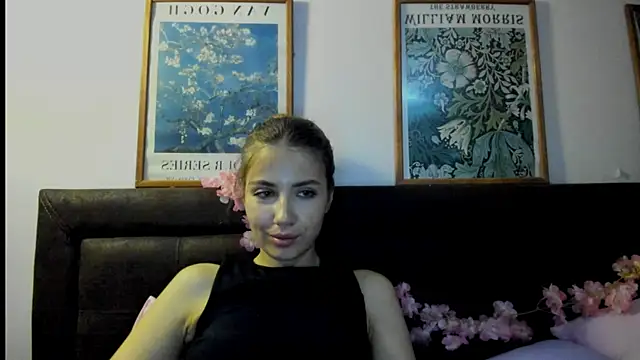 Snapshot of Aurora_Glow21 chatting on June 8, 1:28 am Aurora Glow21 online show from June 8, 1:28 am