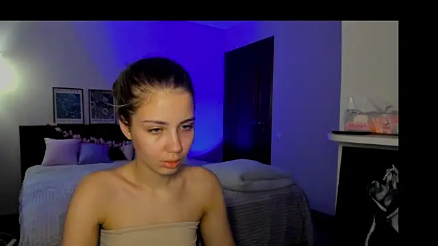 Snapshot of Aurora_Glow21 chatting on June 10, 4:23 am Aurora Glow21 online show from June 10, 4:23 am