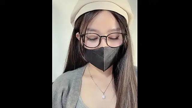 Snapshot of MiCandy-Lovee chatting on November 19, 1:22 pm MiCandy-Lovee online show from November 19, 1:22 pm