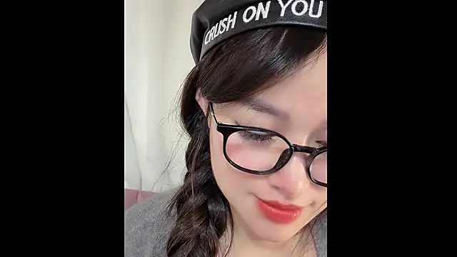 Snapshot of MiCandy-Lovee chatting on November 21, 7:01 pm MiCandy-Lovee online show from November 21, 7:01 pm