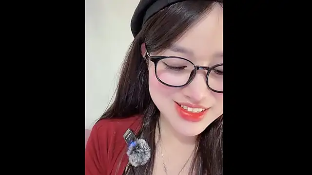 Snapshot of MiCandy-Lovee chatting on November 24, 6:24 am MiCandy-Lovee online show from November 24, 6:24 am