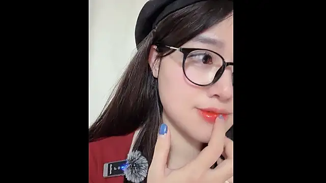 Snapshot of MiCandy-Lovee chatting on November 24, 6:29 pm MiCandy-Lovee online show from November 24, 6:29 pm