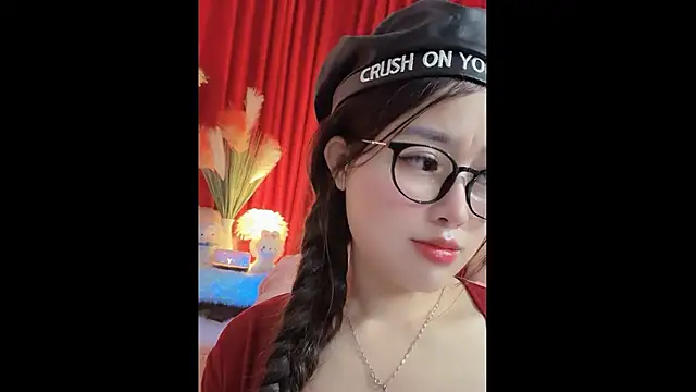 Snapshot of MiCandy-Lovee chatting on November 30, 6:17 am MiCandy-Lovee online show from November 30, 6:17 am