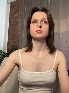 Shy Vivi online show from June 7, 1:15 pm