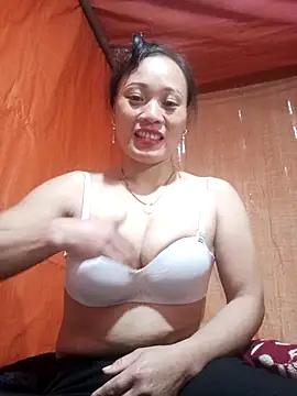 Snapshot of t-t-babe chatting on November 23, 1:27 am t-t-babe online show from November 23, 1:27 am