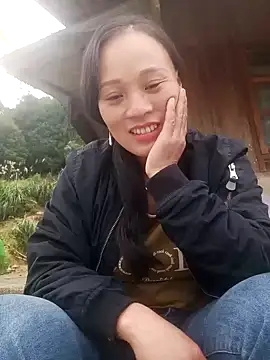 Snapshot of t-t-babe chatting on December 15, 6:28 am t-t-babe online show from December 15, 6:28 am