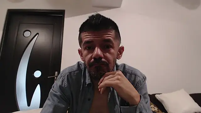 Snapshot of Dale_E chatting on November 15, 6:44 am Dale E online show from November 15, 6:44 am