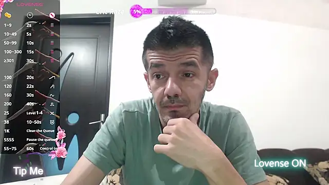 Snapshot of Dale_E chatting on November 20, 6:13 am Dale E online show from November 20, 6:13 am