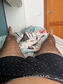 Yannick04 online show from November 17, 1:50 pm