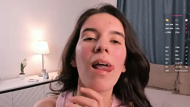 Snapshot of ShelaMailo chatting on November 27, 6:10 pm ShelaMailo online show from November 27, 6:10 pm