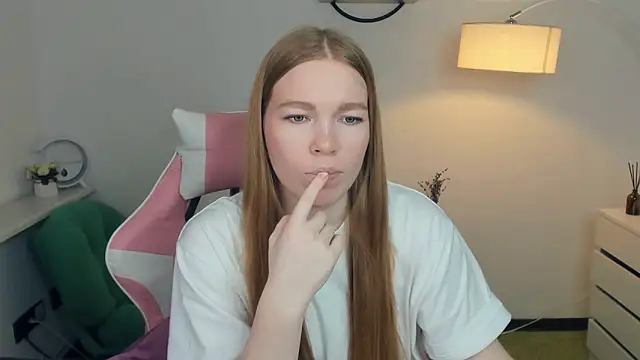 Snapshot of LavetaShiroma chatting on November 24, 8:08 pm LavetaShiroma online show from November 24, 8:08 pm